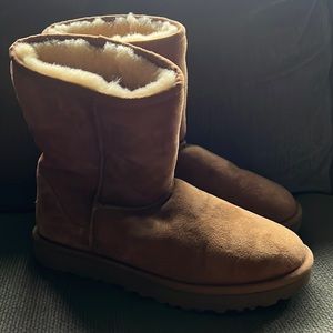 Like NEW size 10 UGG UGGS WOMENS